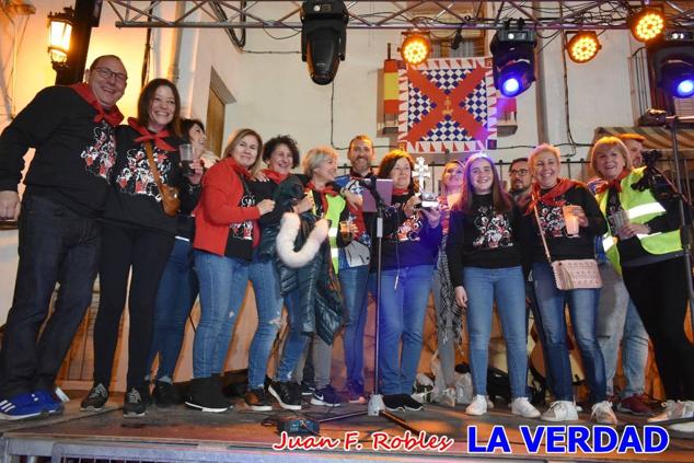 La peña «Los Mataos» logró por tercera vez alzarse con el primer premio del Concurso de la Noche de las Migas en la categoría de peñas; entre los grupos de vecinos del Hoyo, el primer puesto fue la peña «La Cruz». 