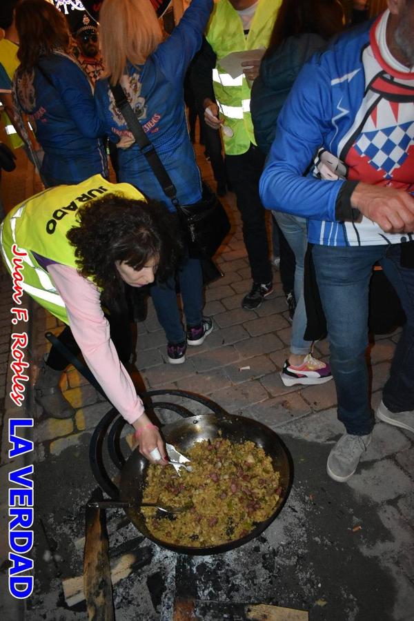 La peña «Los Mataos» logró por tercera vez alzarse con el primer premio del Concurso de la Noche de las Migas en la categoría de peñas; entre los grupos de vecinos del Hoyo, el primer puesto fue la peña «La Cruz». 
