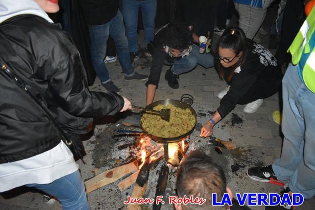 La peña «Los Mataos» logró por tercera vez alzarse con el primer premio del Concurso de la Noche de las Migas en la categoría de peñas; entre los grupos de vecinos del Hoyo, el primer puesto fue la peña «La Cruz». 