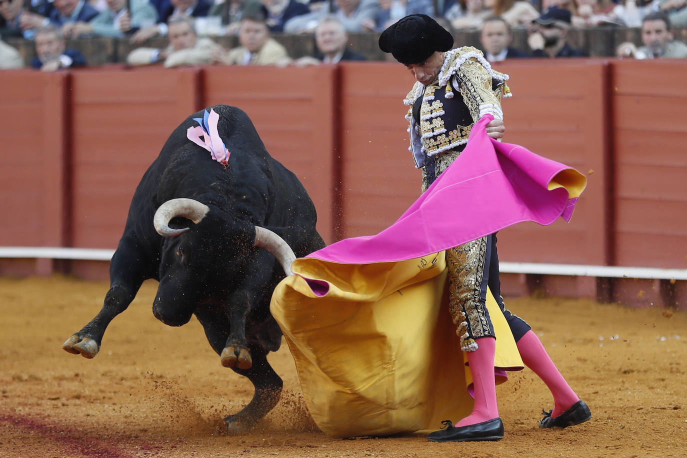Fotos: Paco Ureña roza el premio en Sevilla en una tarde de entrega absoluta
