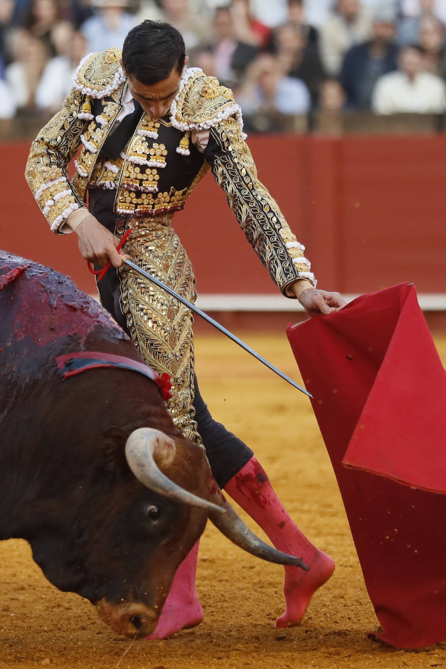 Fotos: Paco Ureña roza el premio en Sevilla en una tarde de entrega absoluta