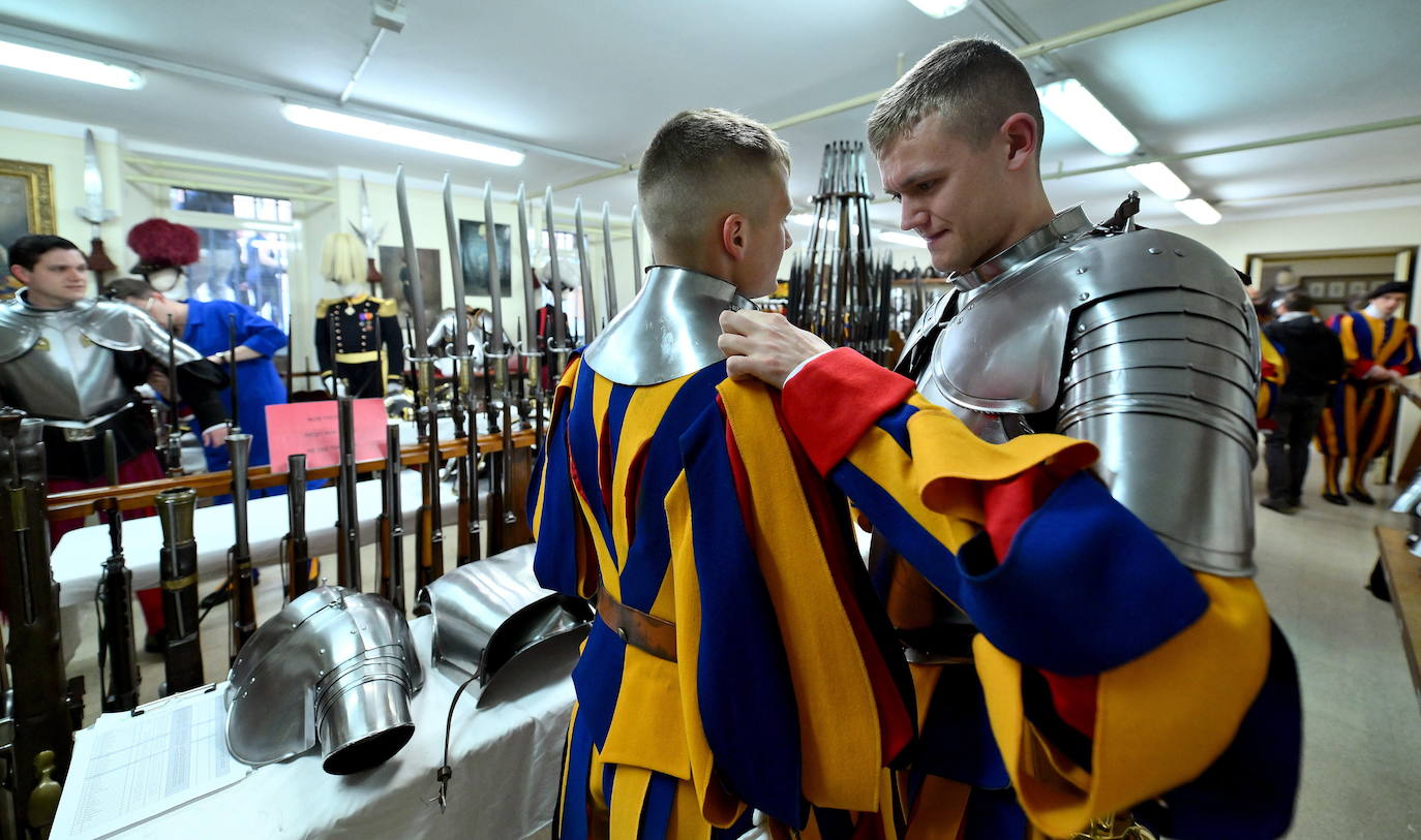 Fotos: Ceremonia de juramento de los guardias suizos papales