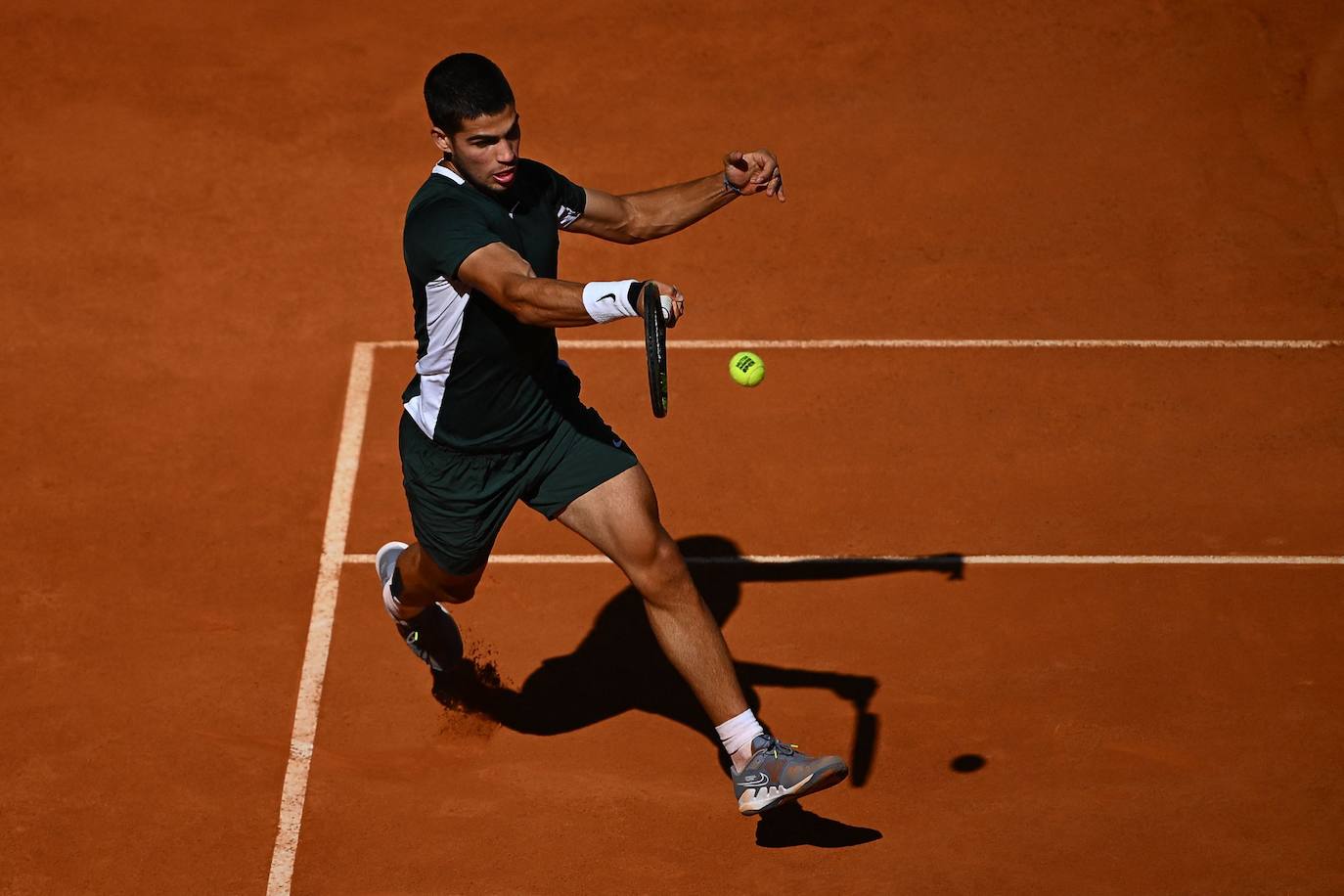 Fotos: La victoria de Carlos Alcaraz ante Novak Djokovic en el Masters de Madrid, en imágenes