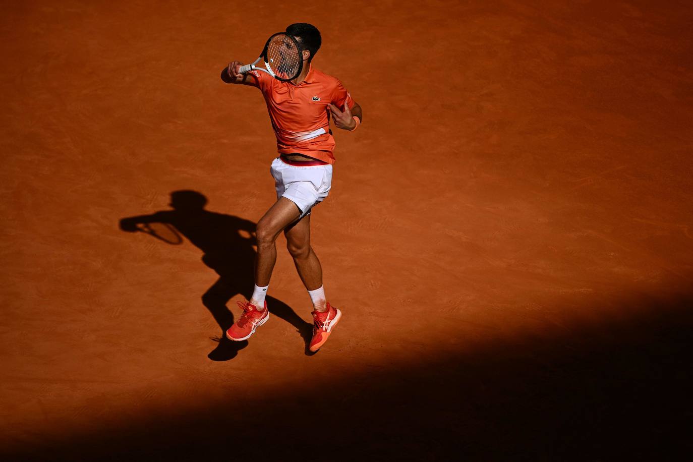 Fotos: La victoria de Carlos Alcaraz ante Novak Djokovic en el Masters de Madrid, en imágenes