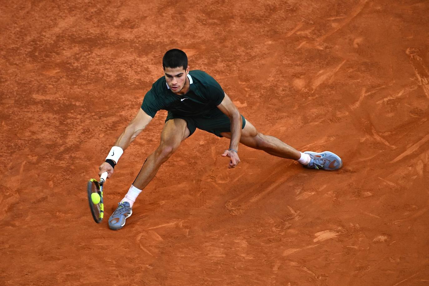 Fotos: La victoria de Carlos Alcaraz ante Novak Djokovic en el Masters de Madrid, en imágenes