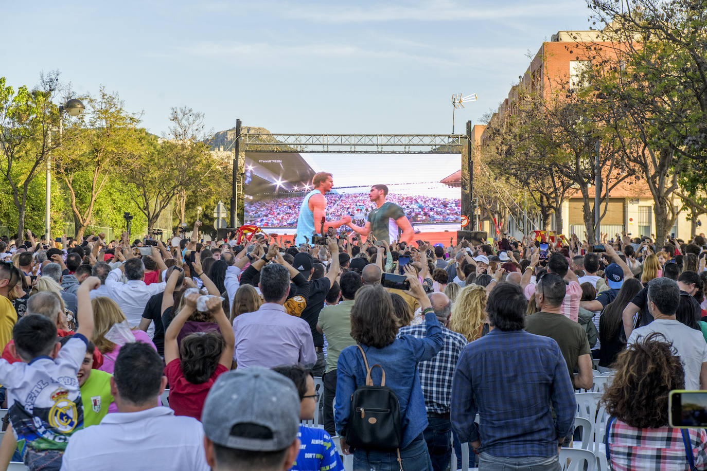 Fotos: Carlos Alcaraz hace estallar de alegría a sus vecinos y amigos