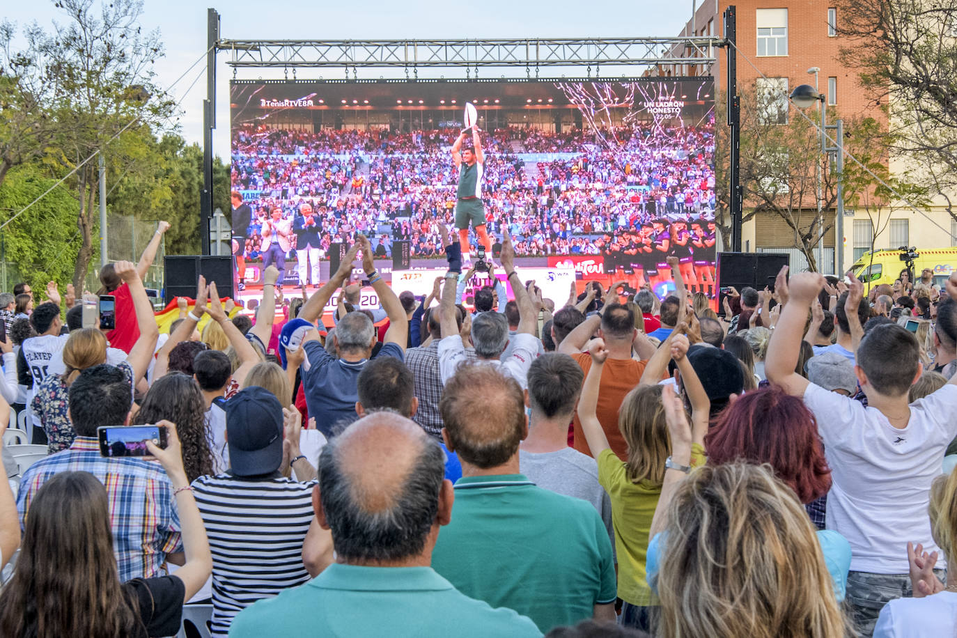 Fotos: Carlos Alcaraz hace estallar de alegría a sus vecinos y amigos