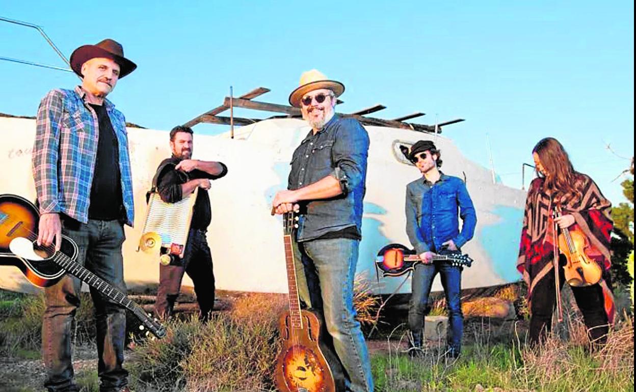 Miguel Bañón, Pito Hervás, Carlos Vudú, Raúl García e Irene Cano.