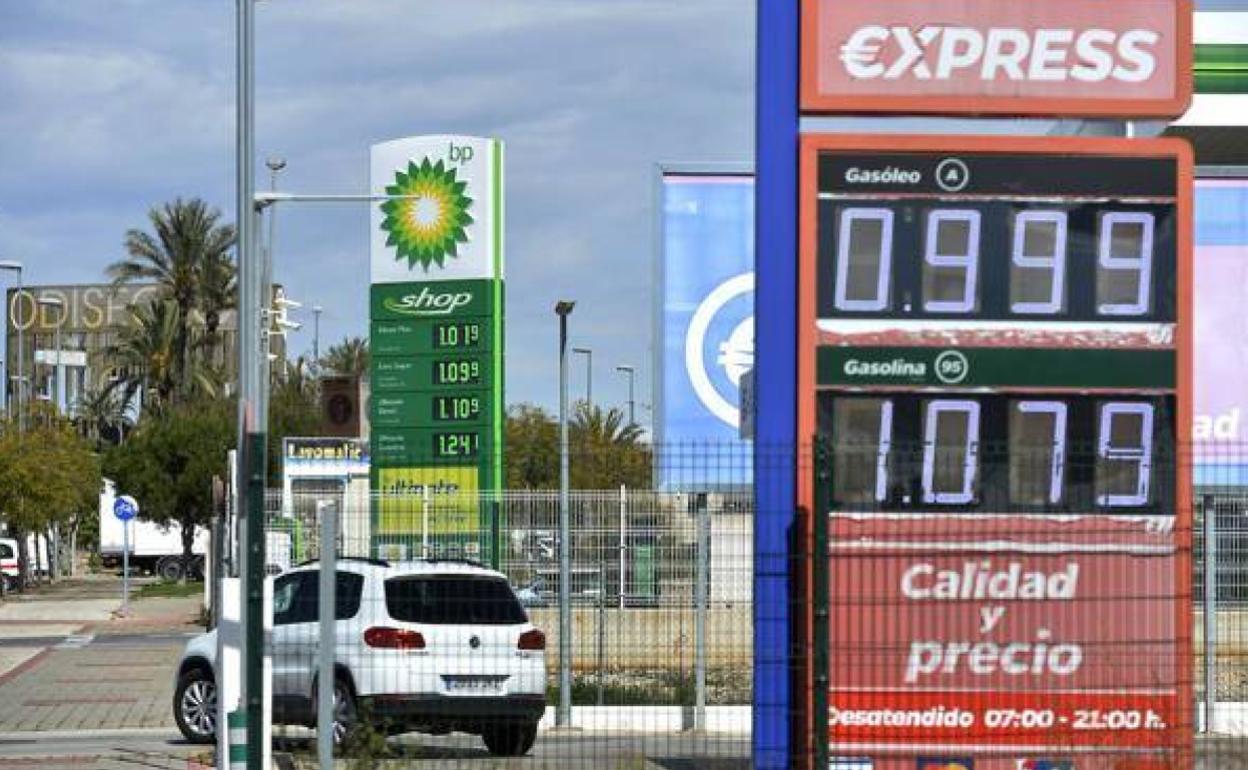 Una gasolinera de la compañía Campsa en Murcia, en una fotografía de archivo.