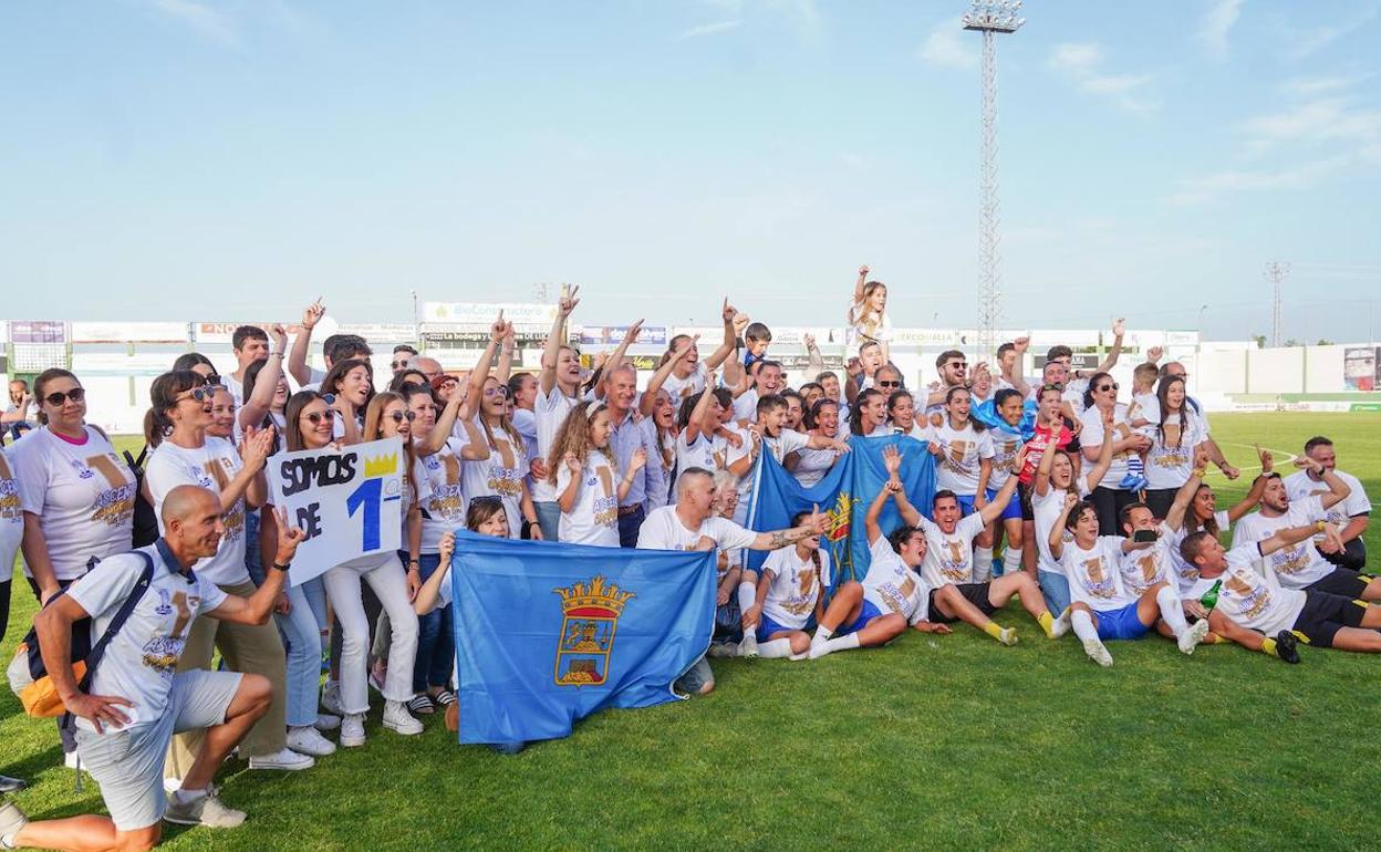 El Alhama ElPozo celebra el ascenso a Primera. 