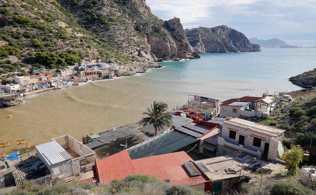 Vista parcial de las chabolas de La Algameca Chica, en la desembocadura de la rambla de Benipila. La fotografía fue tomada en noviembre de 2021.