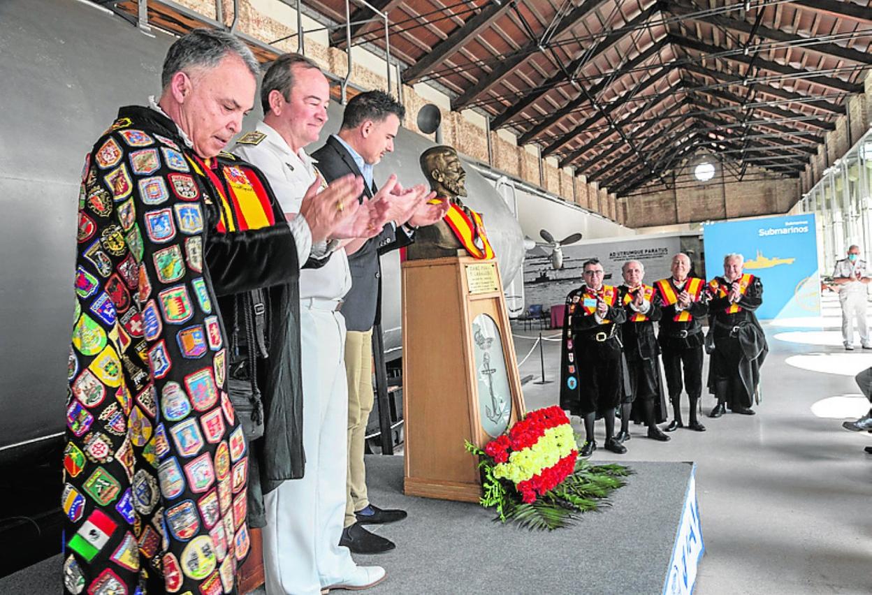 Imagen del homenaje a Isaac Peral, ayer, en el Museo Naval. 