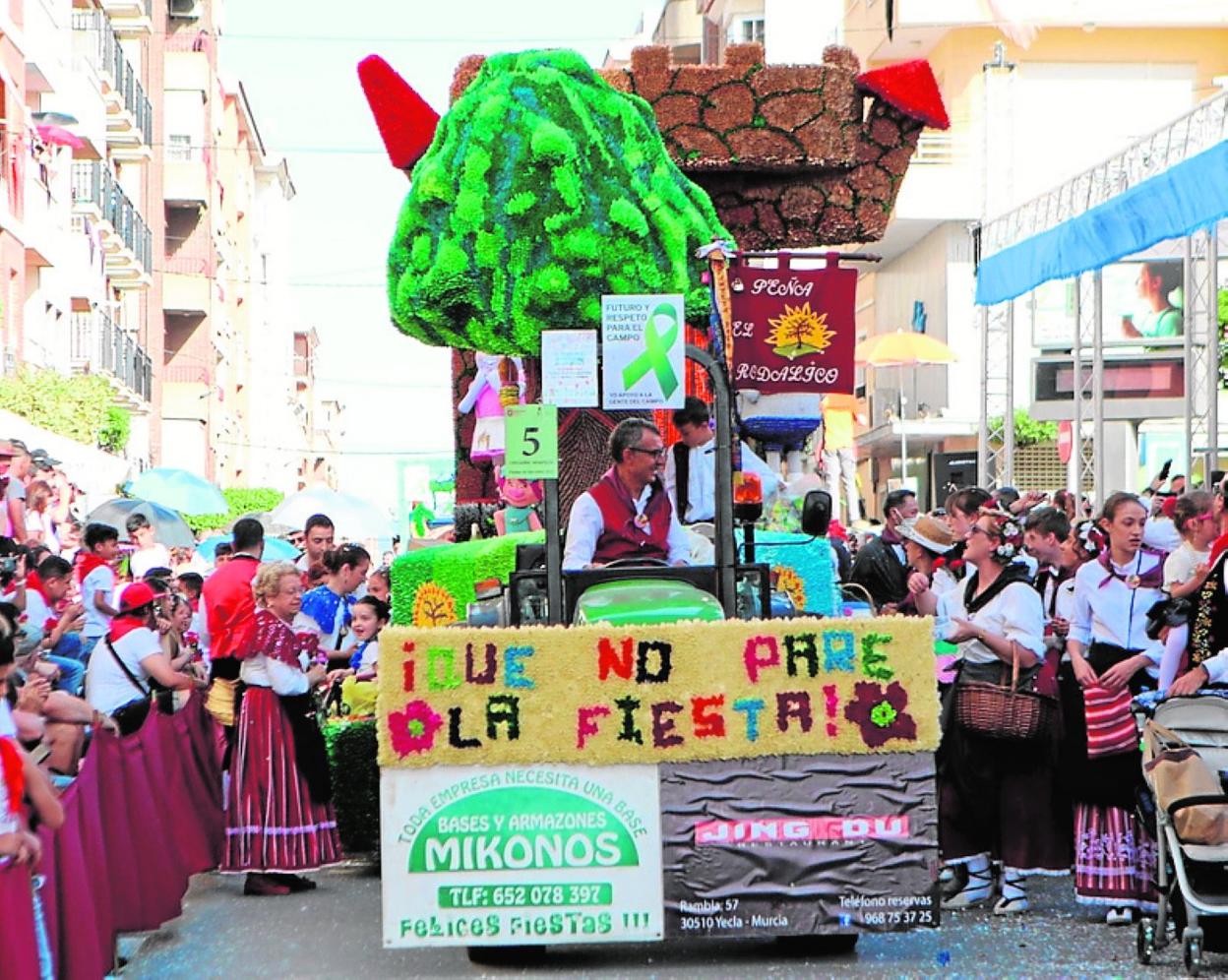 La carroza de la peña El Rodalico, ganadora en la categoría infantil. 