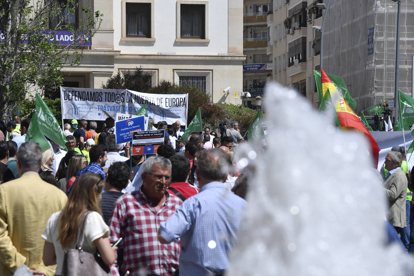Fotos: Manifestación de los regantes del Trasvase en Alicante, este martes 17 de mayo