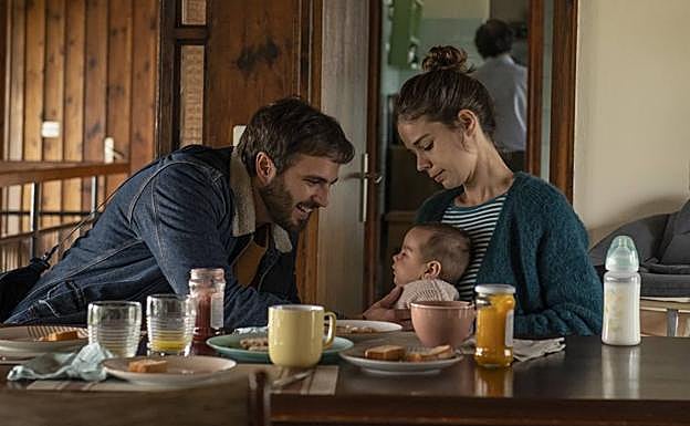 Mikel Bustamante y Laia Costa en 'Cinco lobitos'.