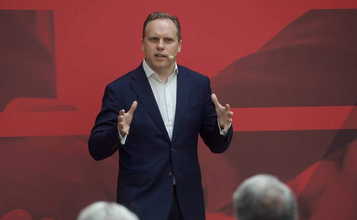 El economista Daniel Lacalle, este martes, en la jornada 'Retos y oportunidades para el sector empresarial', en Murcia.