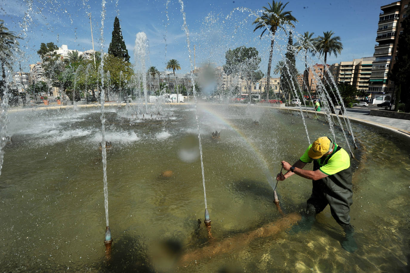 Fotos: Murcia inicia la lucha contra la legionela en un centenar de fuentes