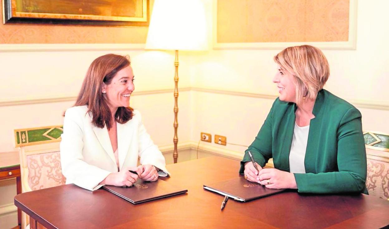 Rey y Arroyo, durante su encuentro ayer en La Coruña para firmar el acuerdo de adhesión. 