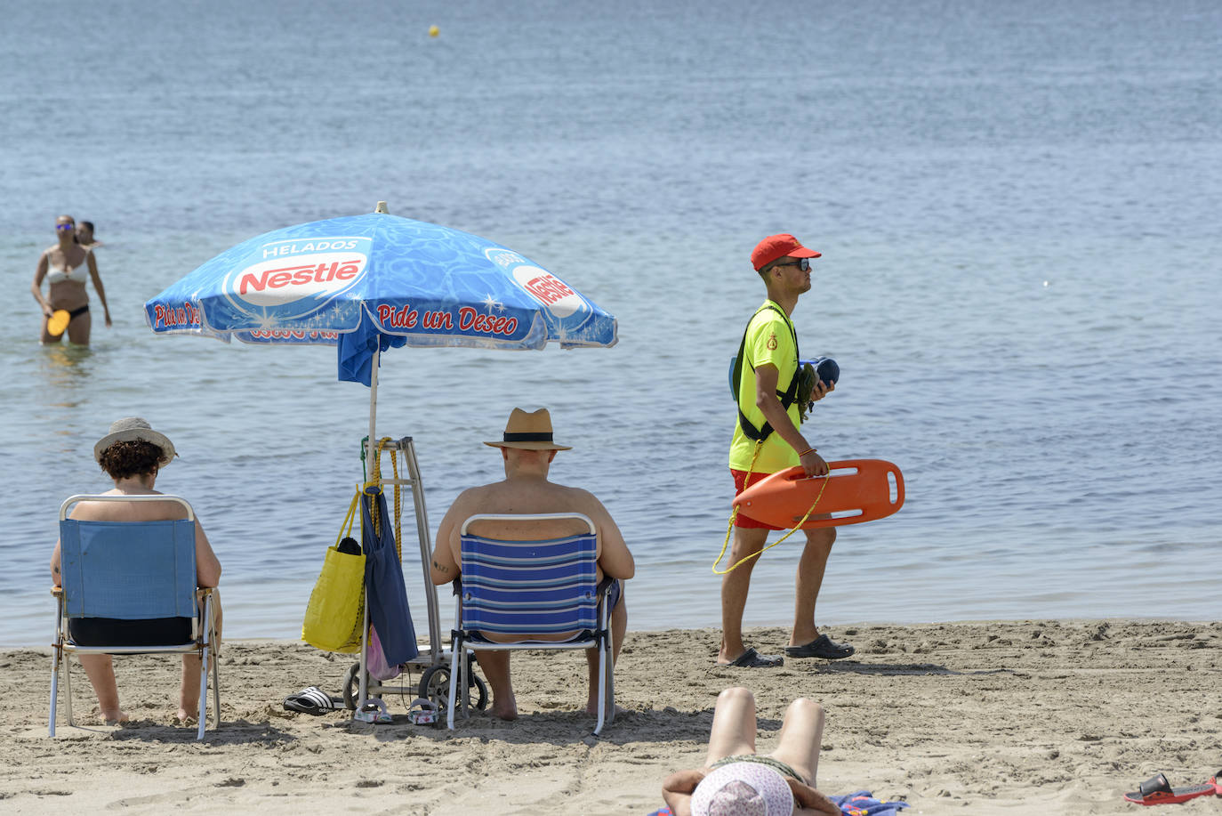 Fotos: El verano también se adelanta en las playas de la Región de Murcia