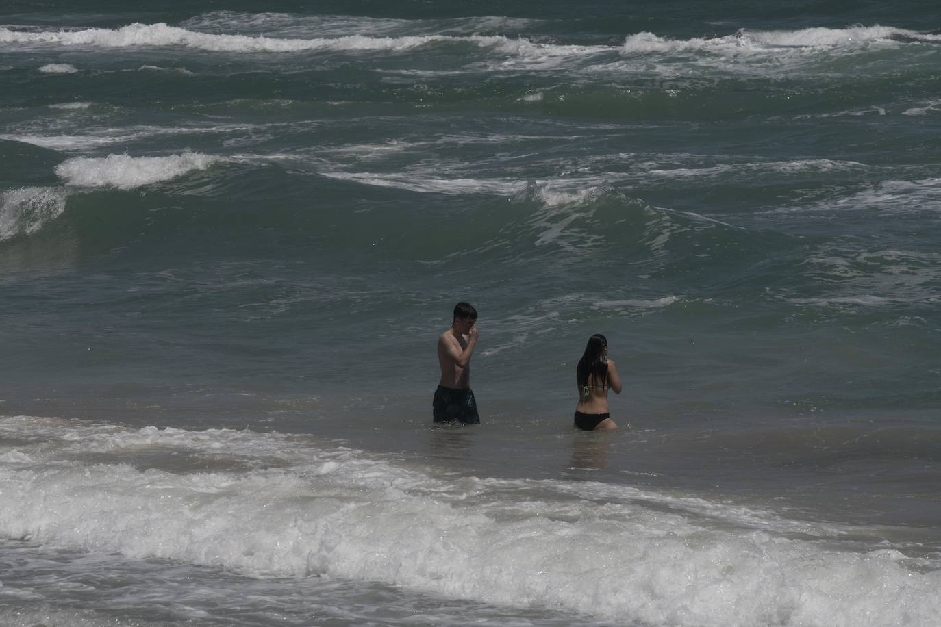 Fotos: El verano también se adelanta en las playas de la Región de Murcia