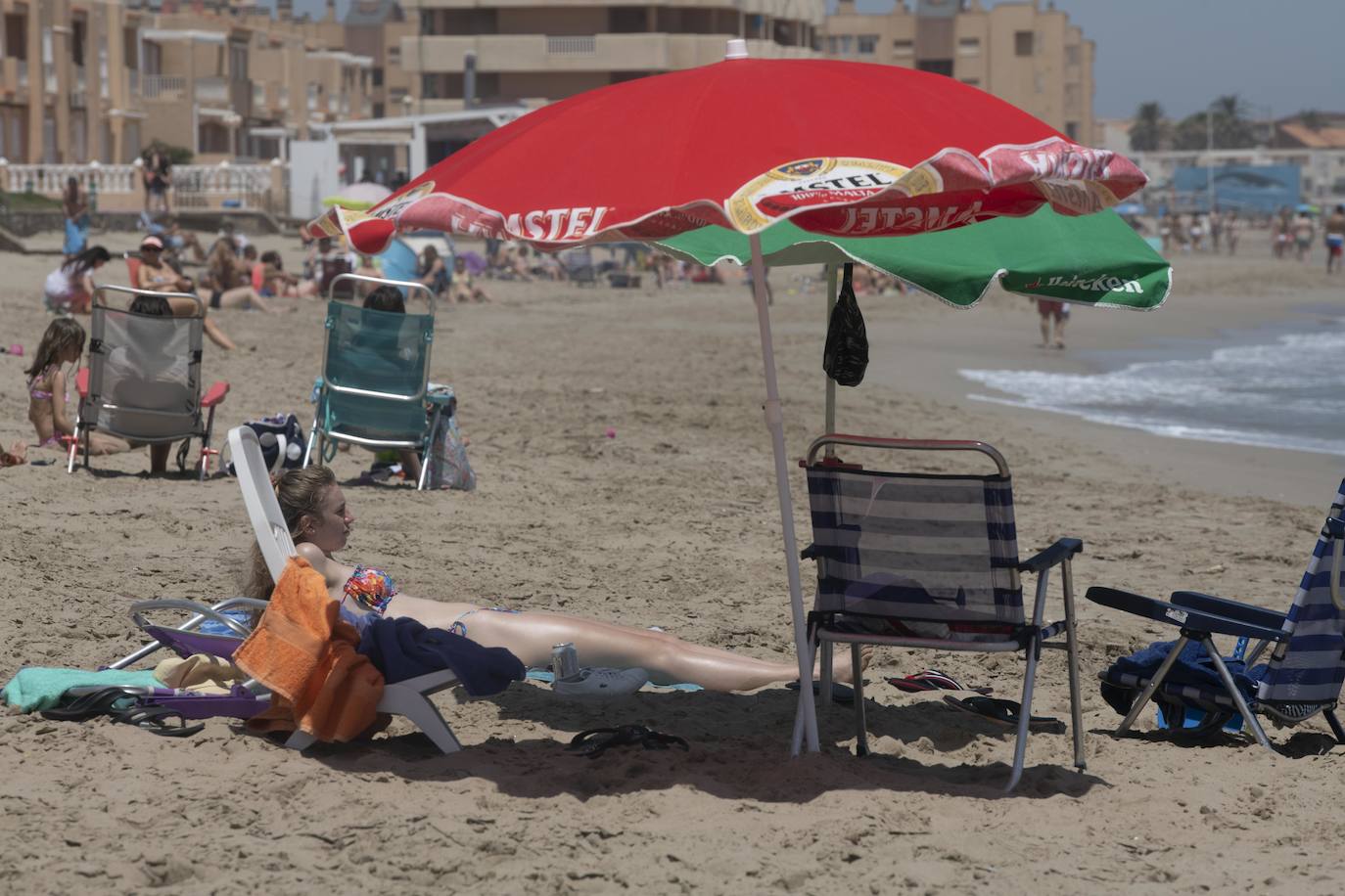 Fotos: El verano también se adelanta en las playas de la Región de Murcia