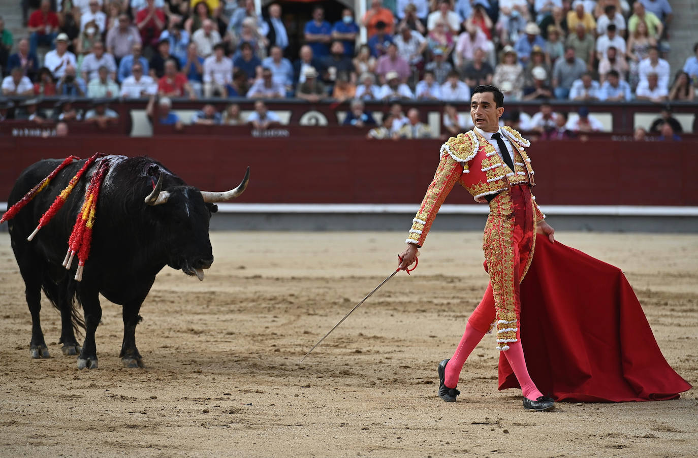Fotos: Paco Ureña corta una oreja en la corrida de la Feria de San Isidro en Las Ventas