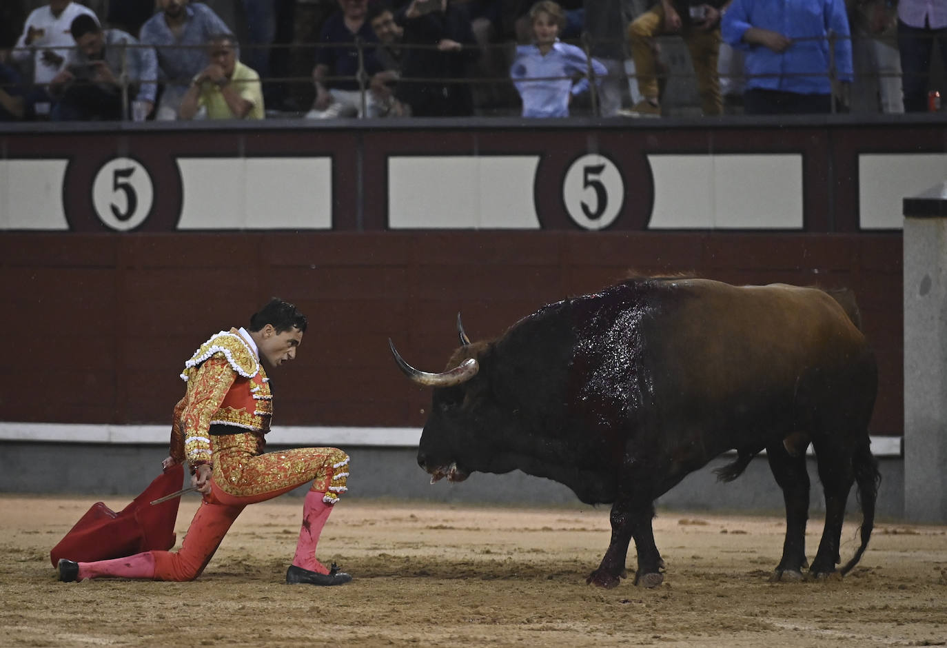 Fotos: Paco Ureña corta una oreja en la corrida de la Feria de San Isidro en Las Ventas