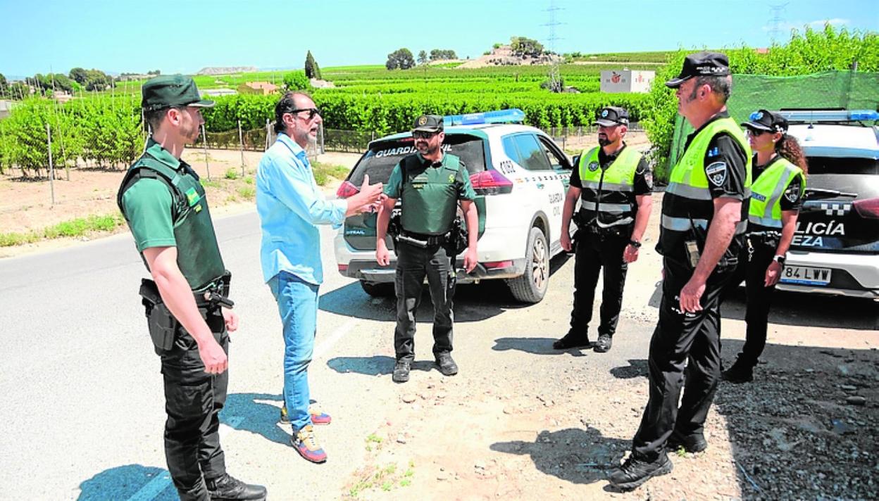 Dispositivo especial para vigilar los robos de fruta en el campo. 