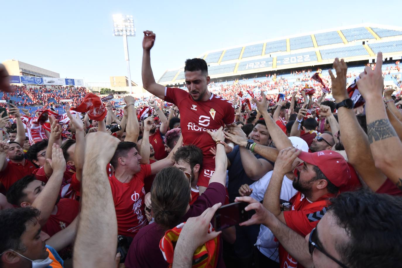 Fotos: La celebración del ascenso del Real Murcia tras el partido, en imágenes