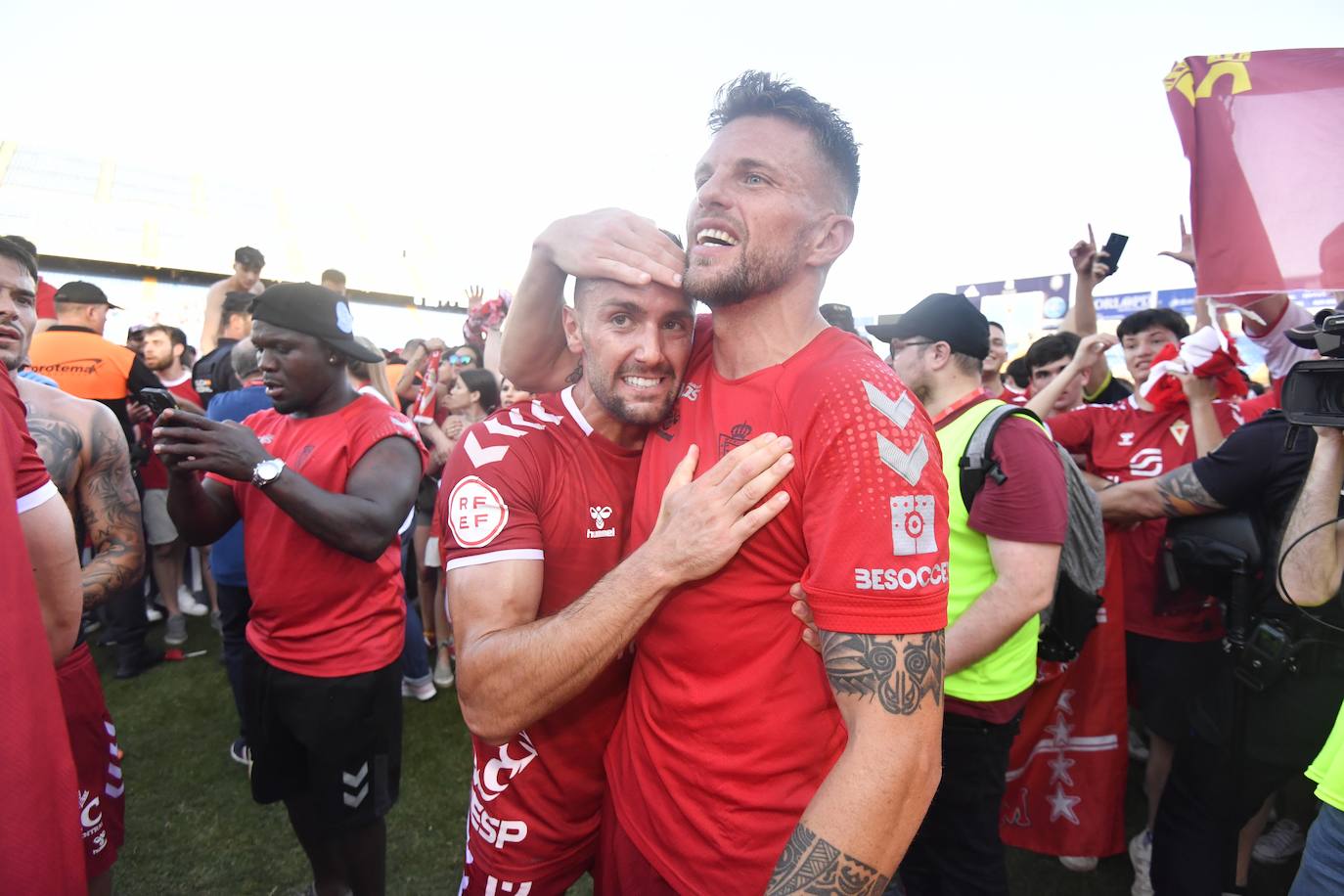 Fotos: La celebración del ascenso del Real Murcia tras el partido, en imágenes
