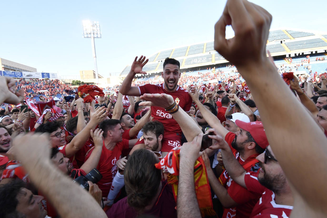 Fotos: La celebración del ascenso del Real Murcia tras el partido, en imágenes