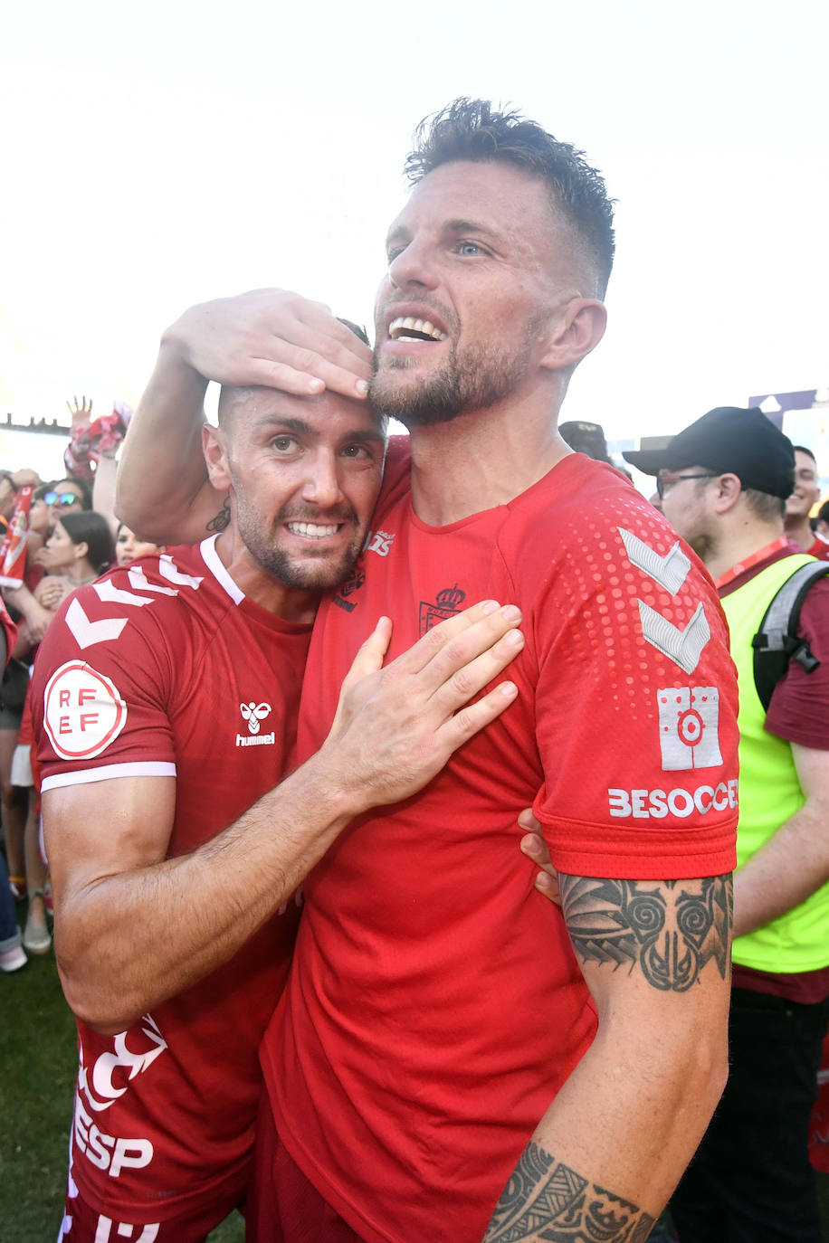 Fotos: La celebración del ascenso del Real Murcia tras el partido, en imágenes