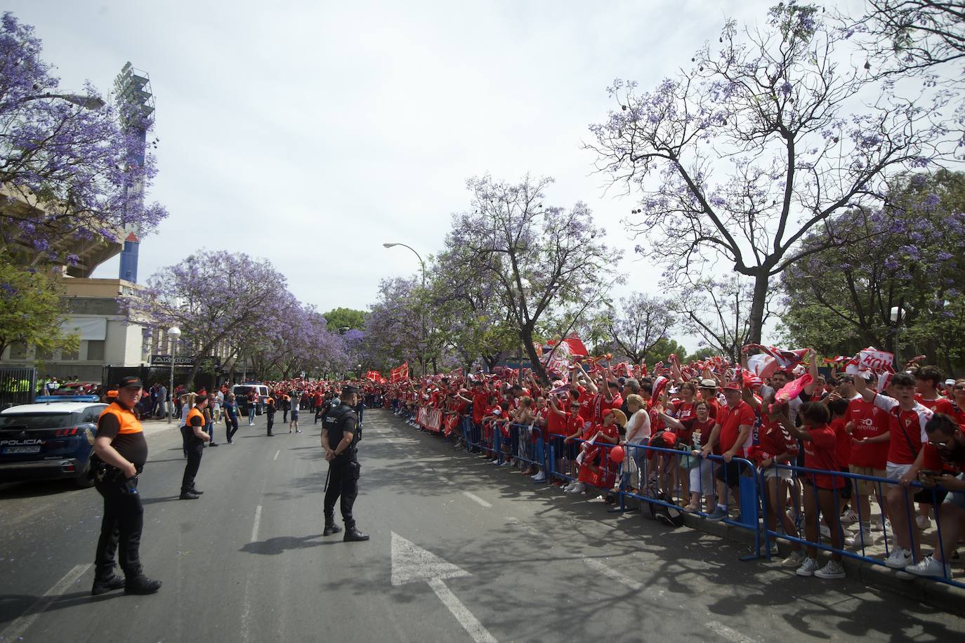 Fotos: Miles de almas granas recibieron al Real Murcia antes de la gran final por el ascenso