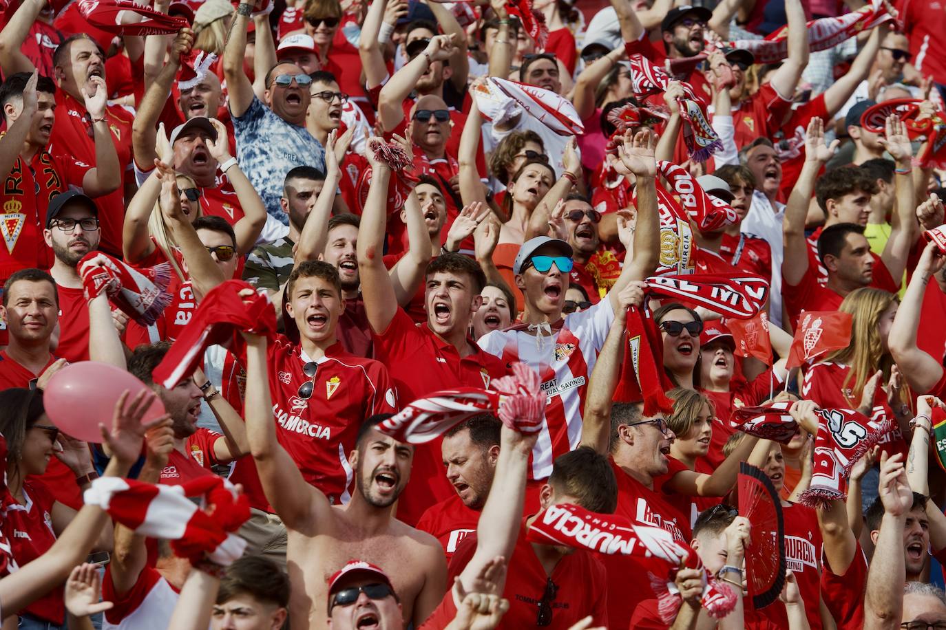 Fotos: La afición grana en la grada del Rico Pérez