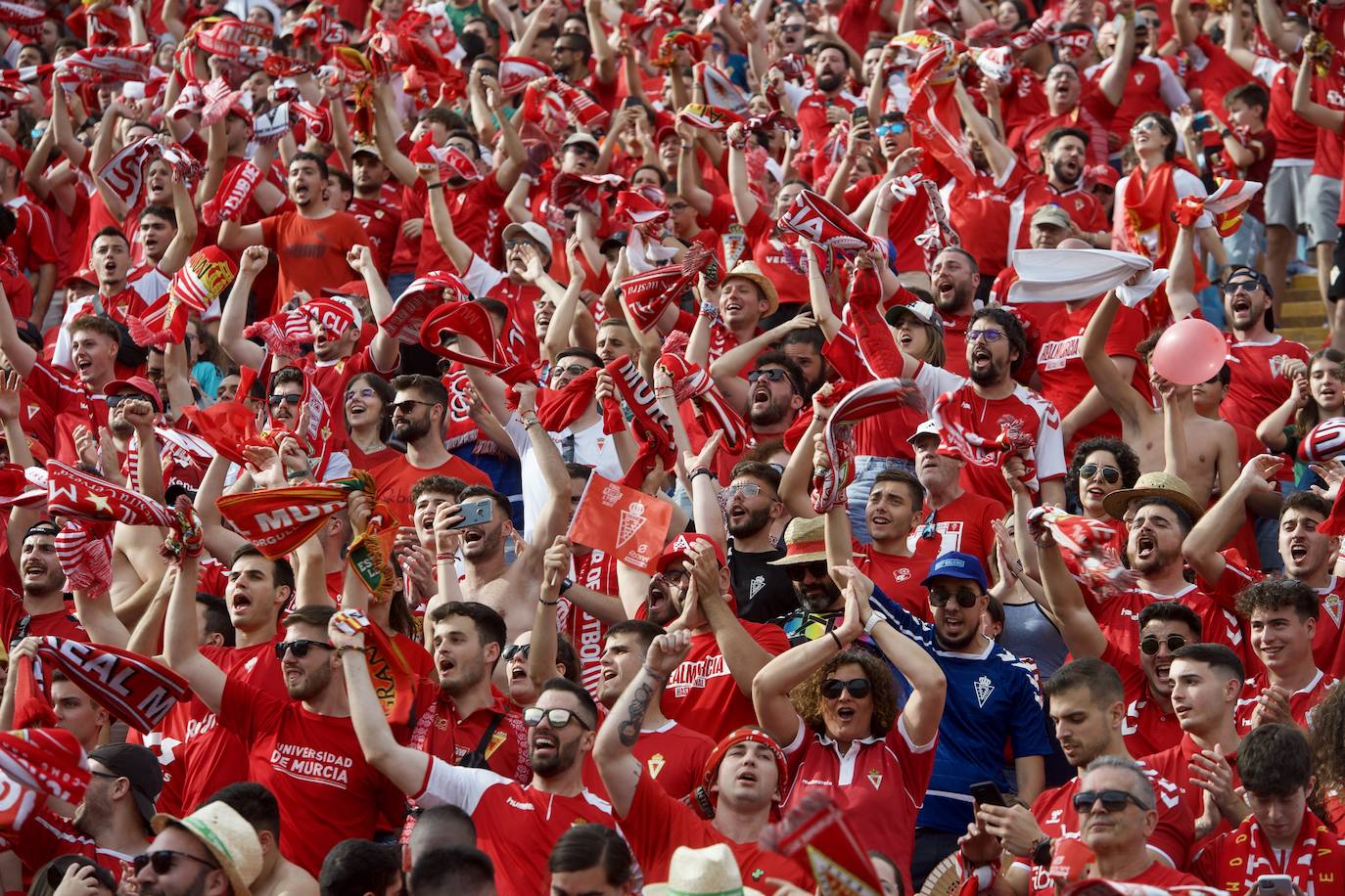 Fotos: La afición grana en la grada del Rico Pérez