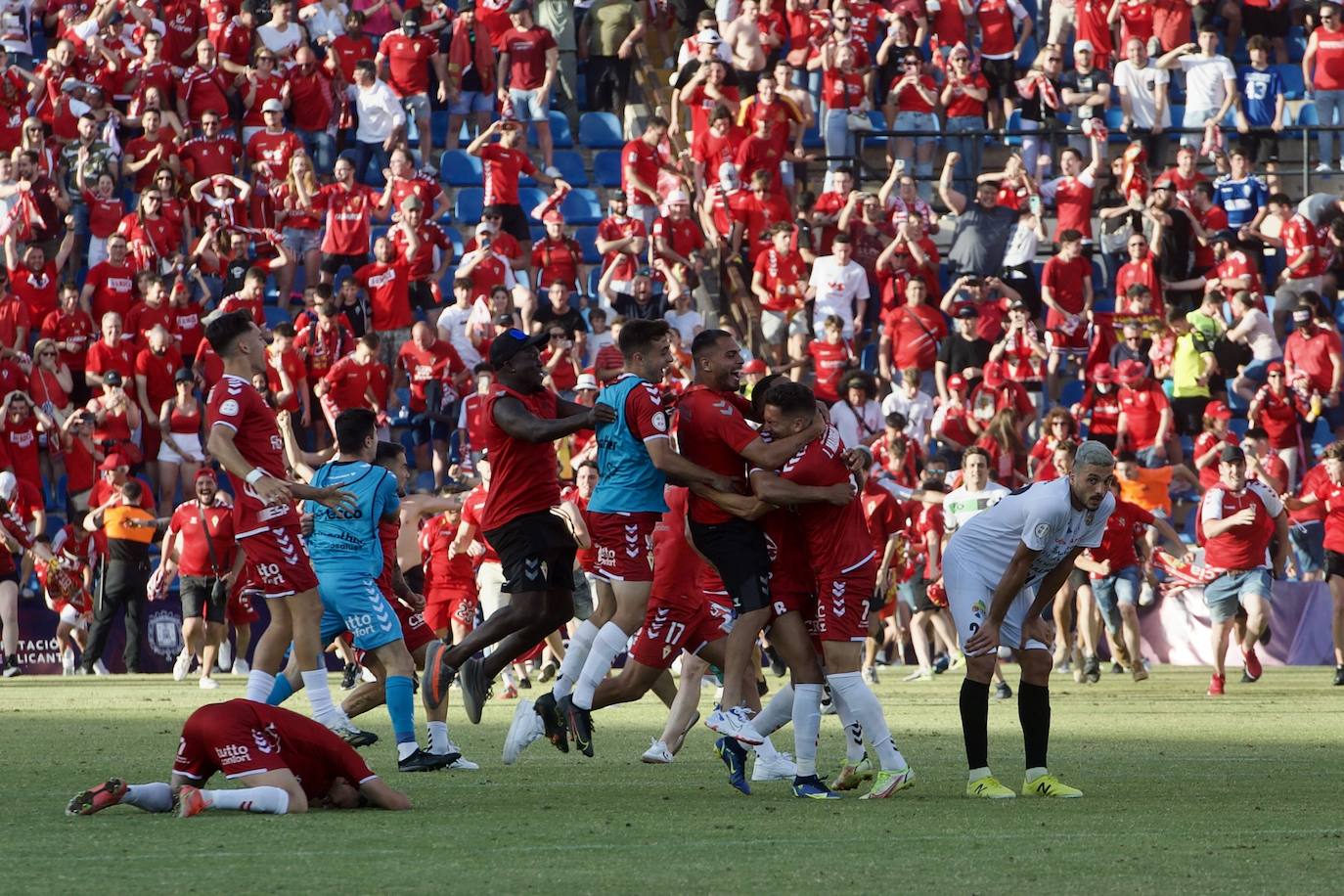 Fotos: La afición grana en la grada del Rico Pérez