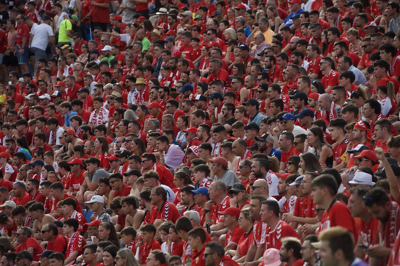 Fotos: La afición grana en la grada del Rico Pérez