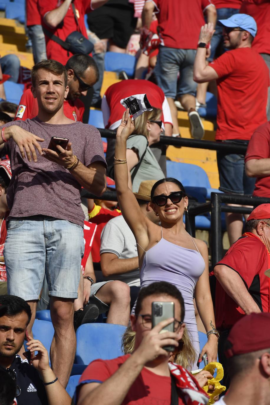 Fotos: La afición grana en la grada del Rico Pérez