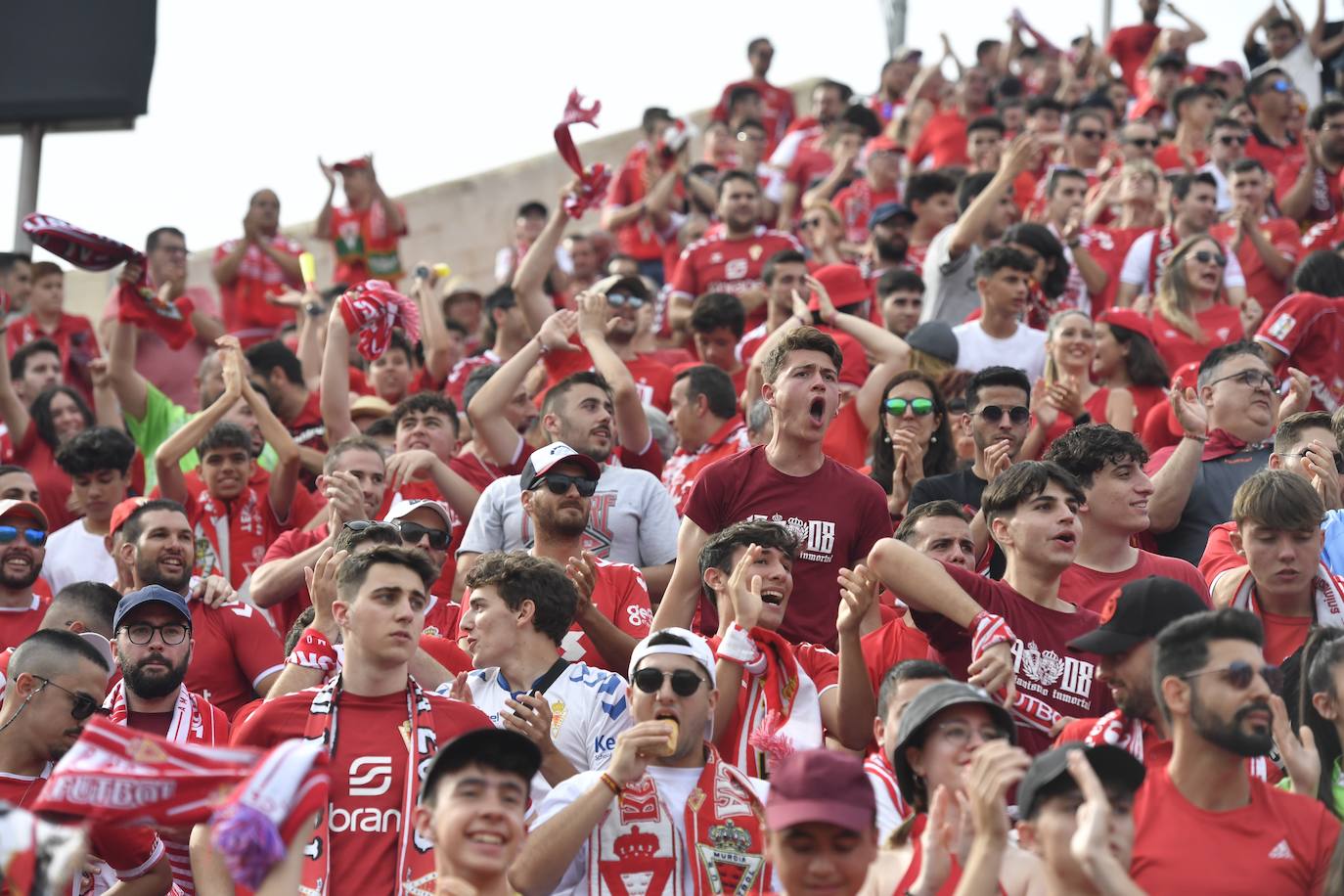 Fotos: La afición grana en la grada del Rico Pérez