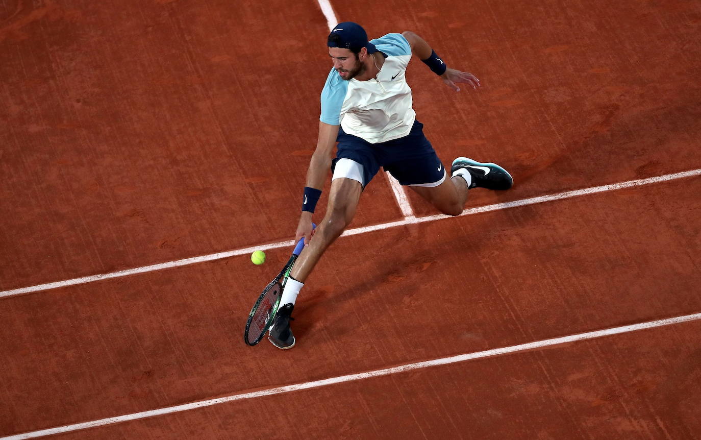 Fotos: Carlos Alcaraz derrota a Karen Khachanov y se mete en cuartos de final de Roland Garros