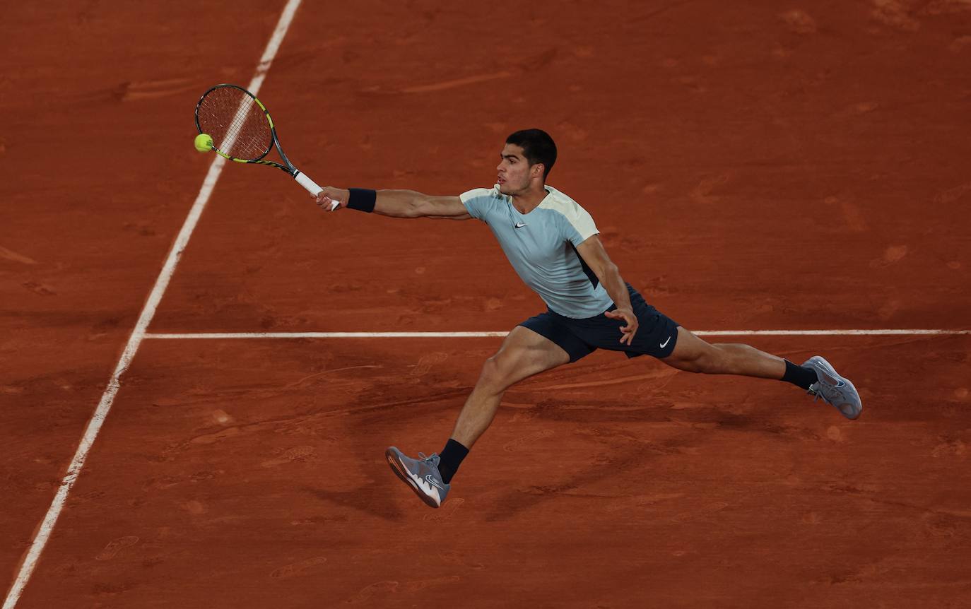 Fotos: Carlos Alcaraz derrota a Karen Khachanov y se mete en cuartos de final de Roland Garros