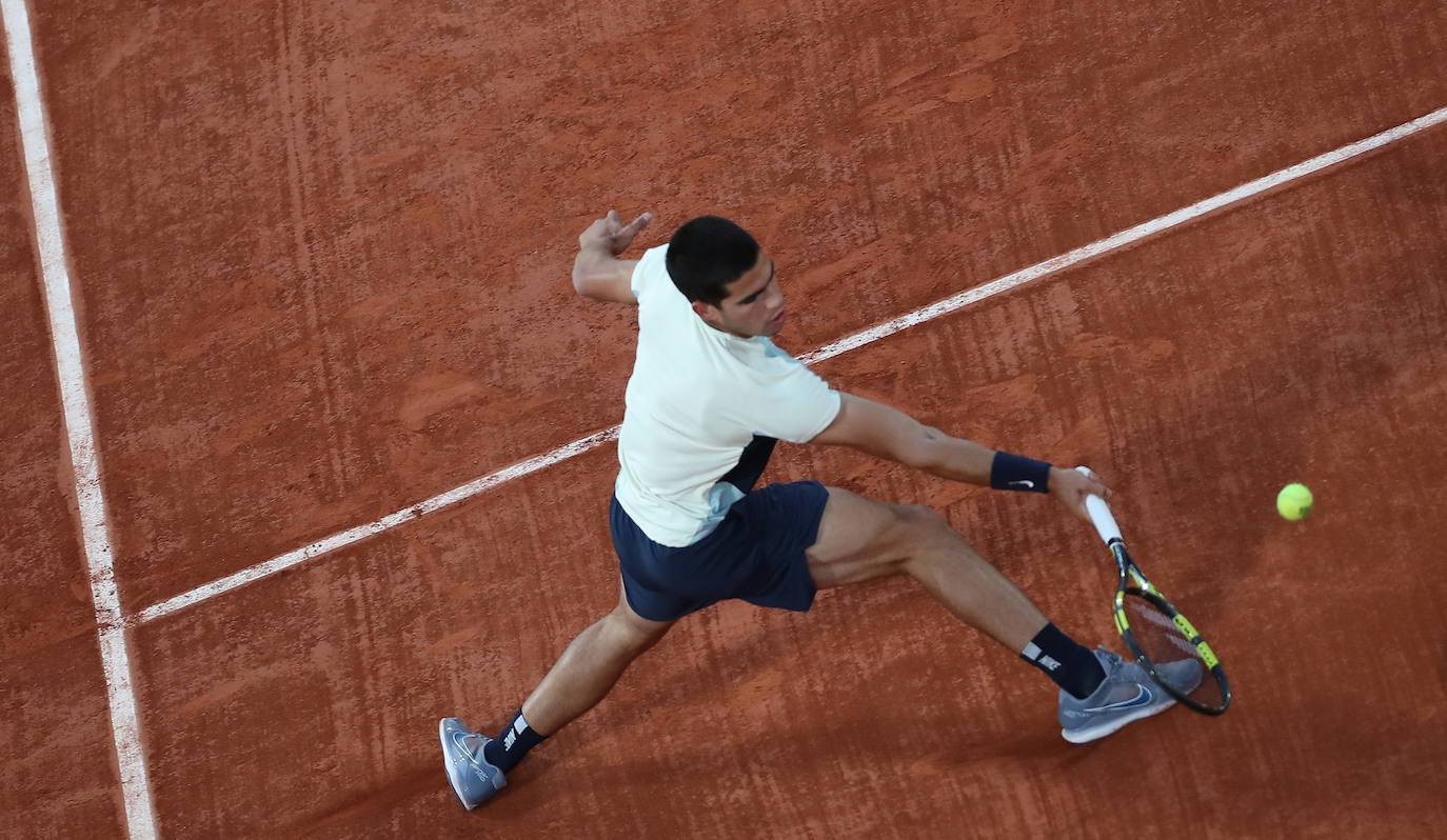 Fotos: Carlos Alcaraz derrota a Karen Khachanov y se mete en cuartos de final de Roland Garros