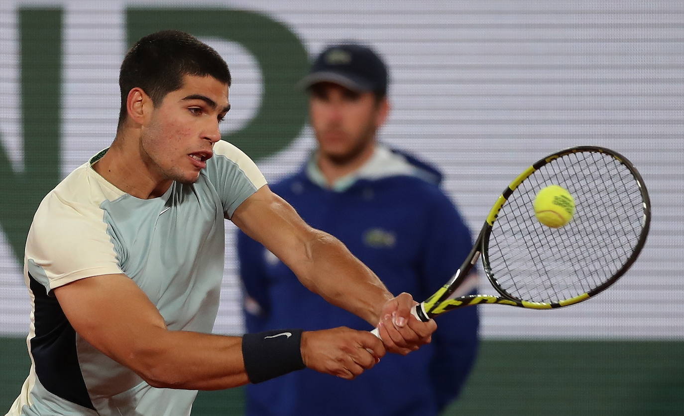 Fotos: Carlos Alcaraz derrota a Karen Khachanov y se mete en cuartos de final de Roland Garros