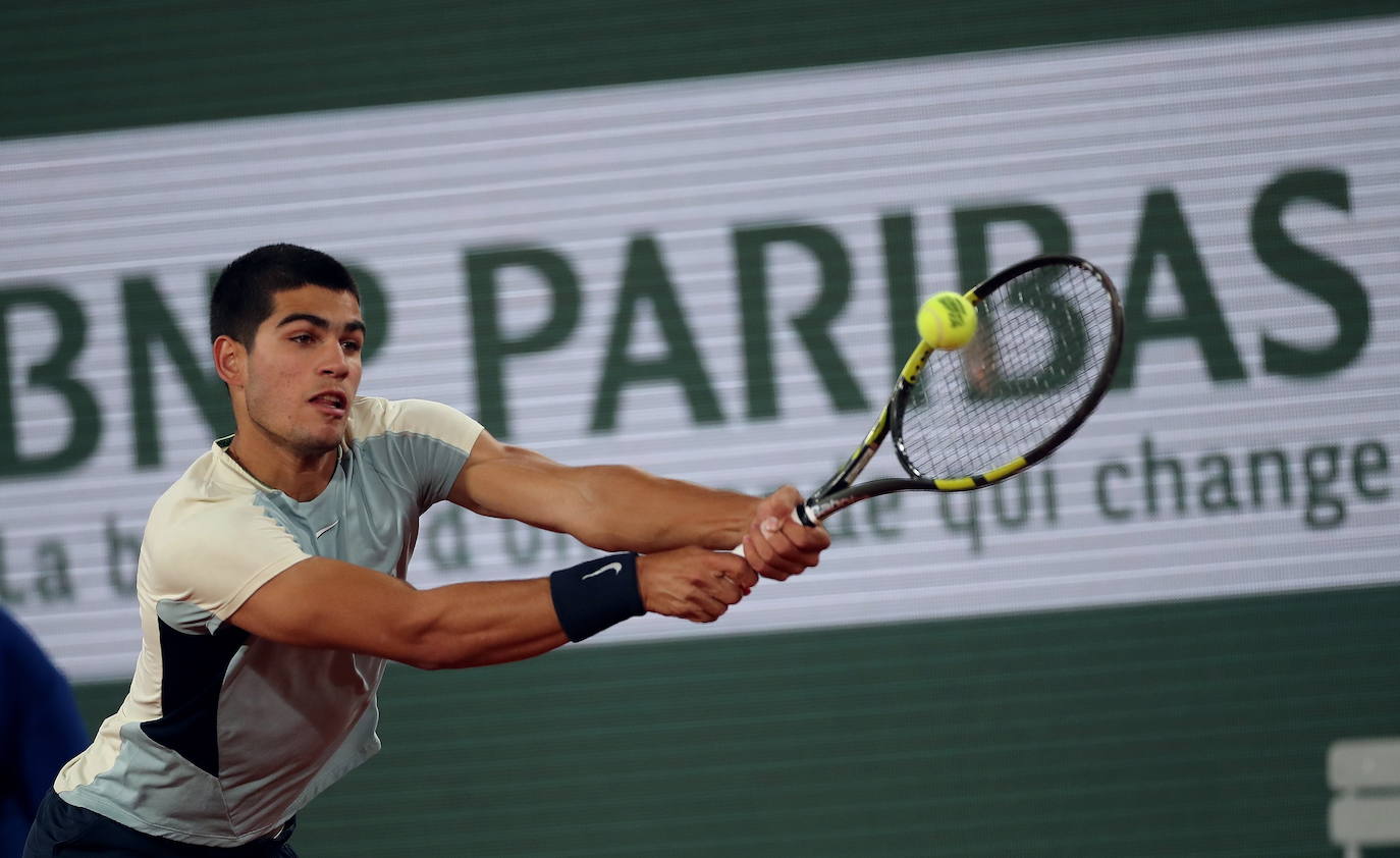 Fotos: Carlos Alcaraz derrota a Karen Khachanov y se mete en cuartos de final de Roland Garros