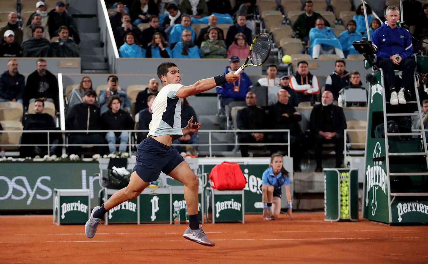 Fotos: Carlos Alcaraz derrota a Karen Khachanov y se mete en cuartos de final de Roland Garros