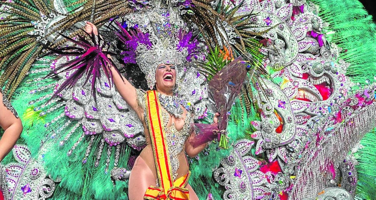 Rosana Yepes, tras ser coronada reina del Carnaval 2022. 