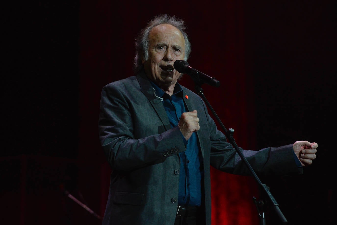 Fotos: Las imágenes del concierto de Serrat en la plaza de toros de Murcia