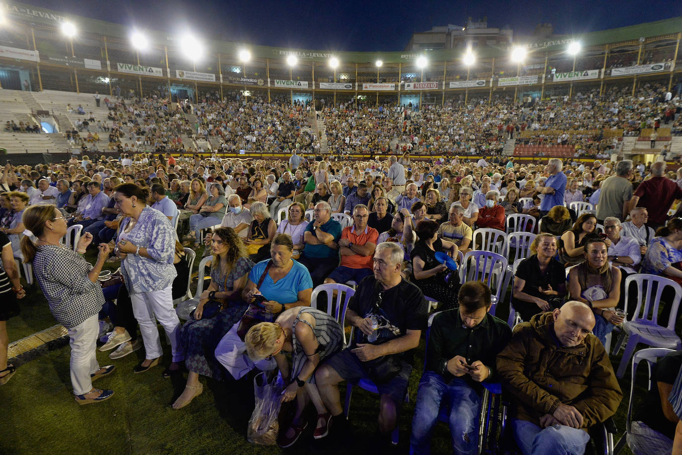 Fotos: Las imágenes del concierto de Serrat en la plaza de toros de Murcia