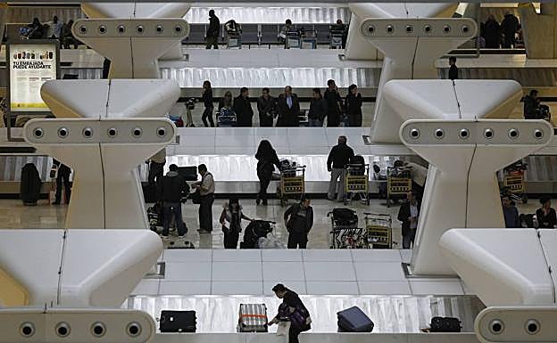 Qué debes hacer para ser el primero en recoger su maleta facturada en el aeropuerto