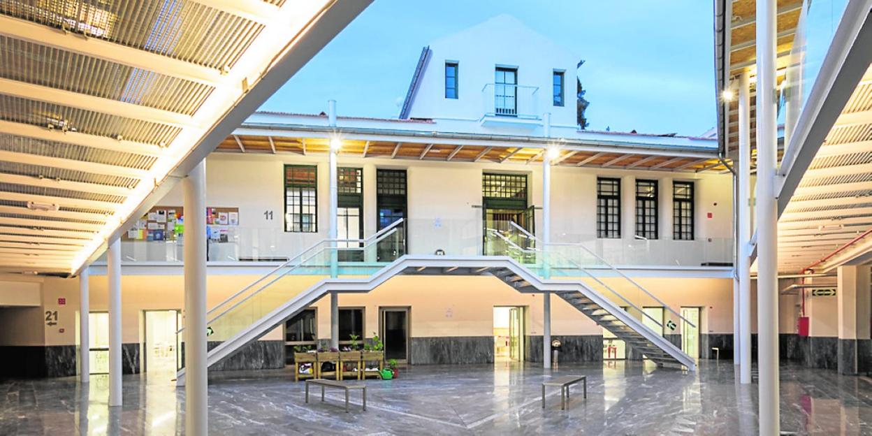 Isen es un centro adscrito a la Universidad de Murcia que tiene su sede en Cartagena. 